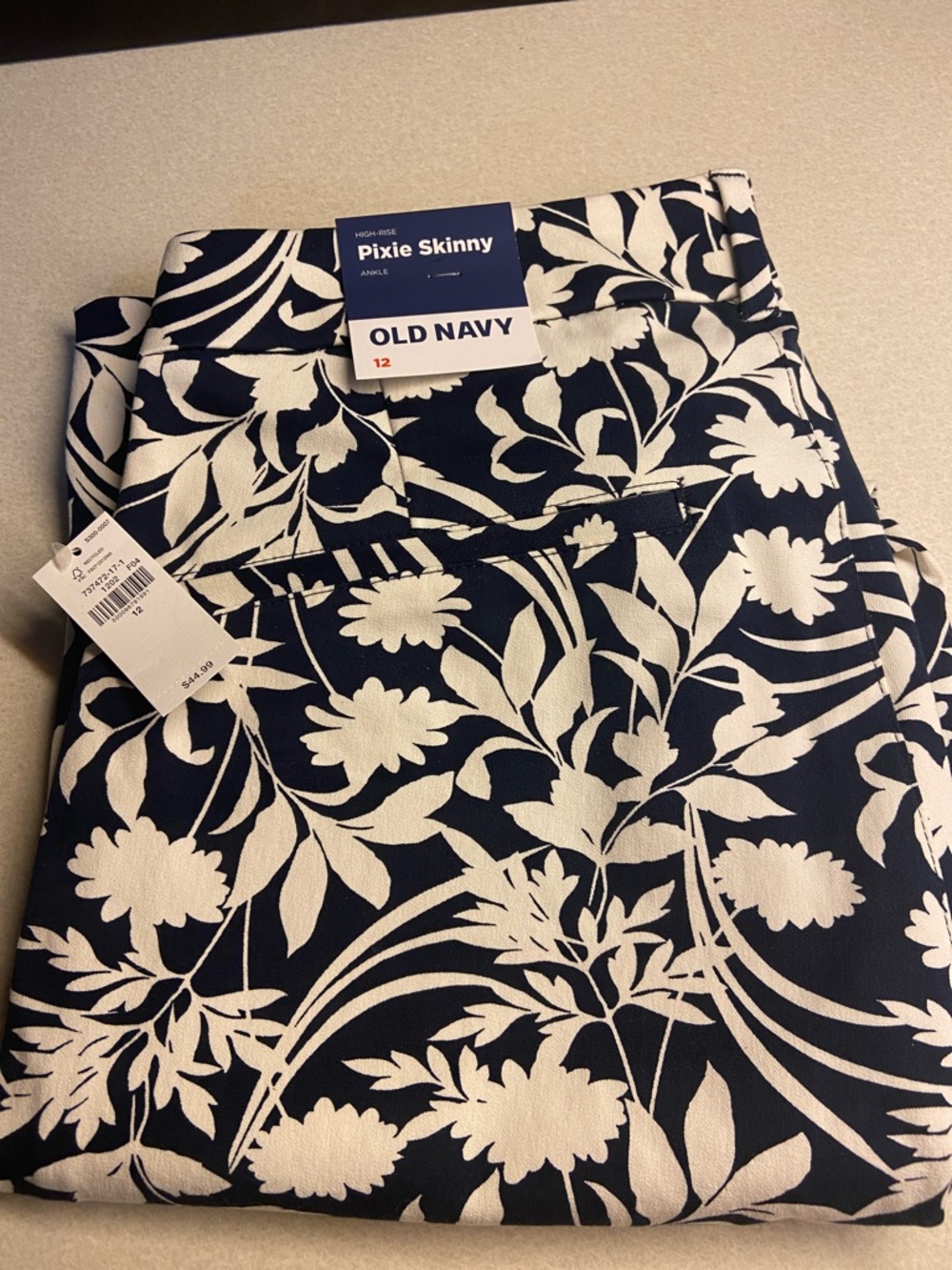 Old Navy Navy and White Floral Pixie Skinny Pants